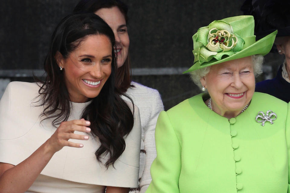 Herzogin Meghan (l.) und die Queen sind schon ein eingespieltes Team. (Bild: AP Photo)