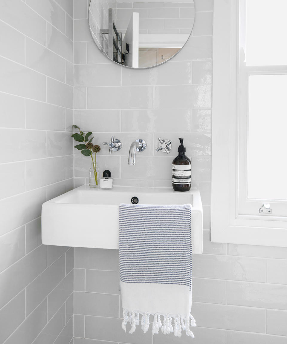Small-bathroom-idea-wall-mounted basin
