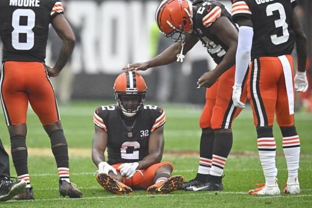 Browns WR Amari Cooper leaves practice with groin injury, questionable for  Steelers on Monday night