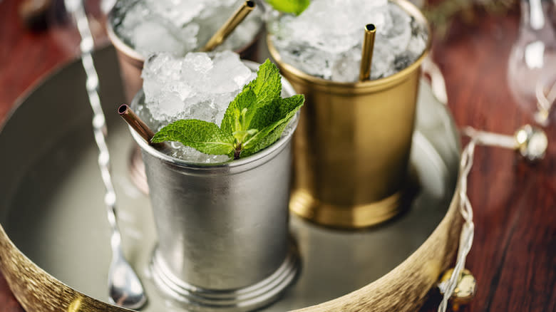 Mint julep cocktails