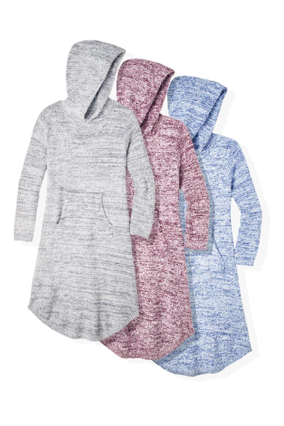 11) Ultra-Soft Marshmallow Hooded Lounger