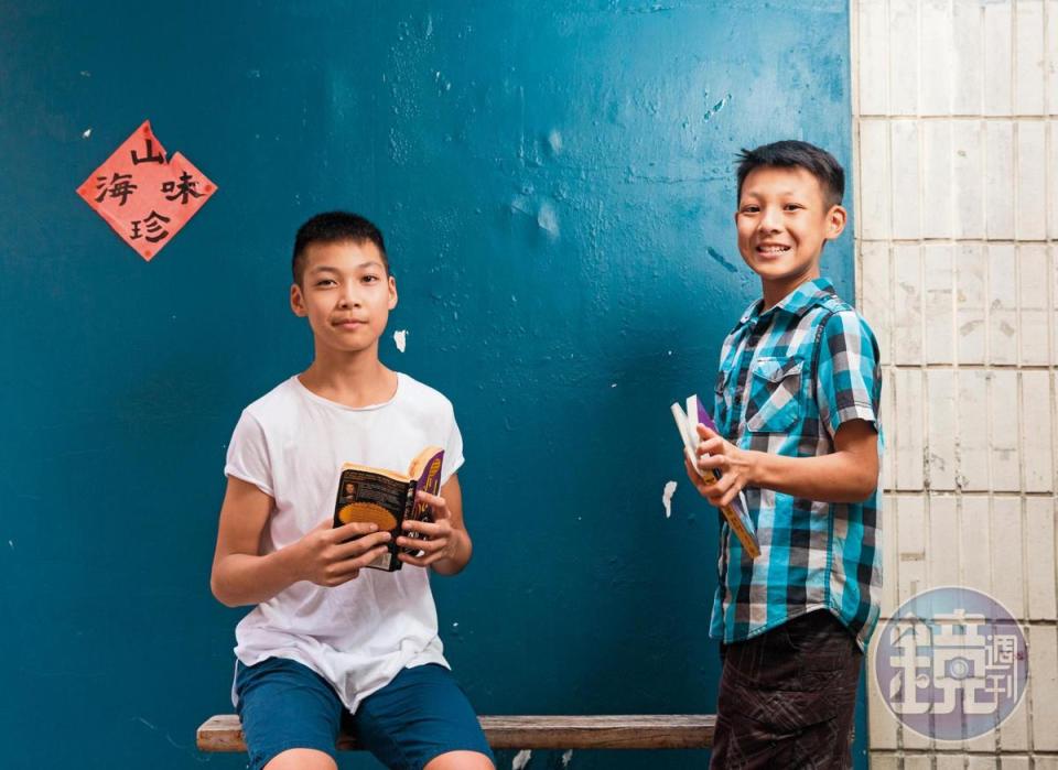 聶雲視理財為語言，14歲大兒子Nathan（左）已經買股賺錢，開始學理財。右為次子Aidan。