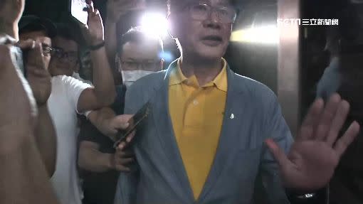 陳超明涉收賄案遭羈押禁見，過去「黑歷史」陸續被起底。