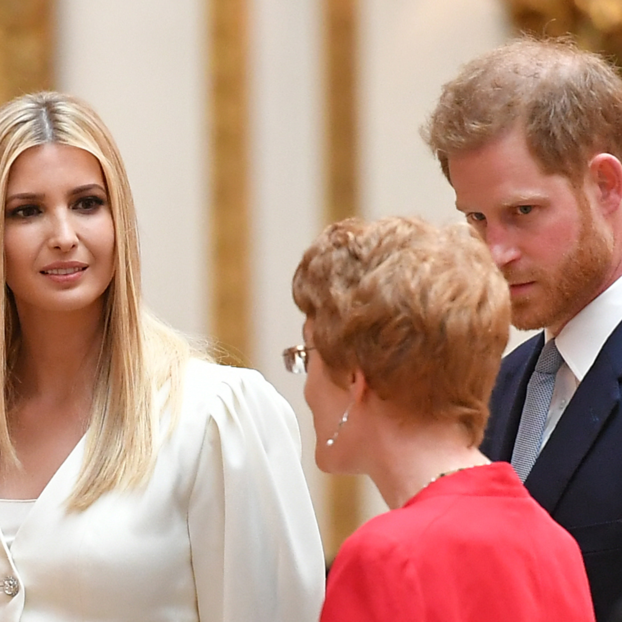  Ivanka Trump (L) and Britain's Prince Harry, Duke of Sussex view displays of US items of the Royal Collection at Buckingham palace at Buckingham Palace in central London on June 3, 2019, on the first day of their three-day State Visit to the UK. - Britain rolled out the red carpet for US President Donald Trump on June 3 as he arrived in Britain for a state visit already overshadowed by his outspoken remarks on Brexit. 