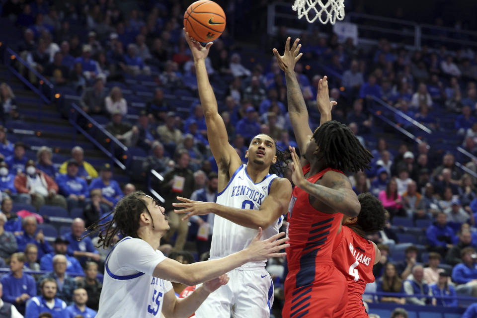 Kentucky's Jacob Toppin (0) shoots while defended by Duquesne's Tre Williams, right, and Quincy McGriff, second from right, during the first half of an NCAA college basketball game in Lexington, Ky., Friday, Nov. 11, 2022. (AP Photo/James Crisp)