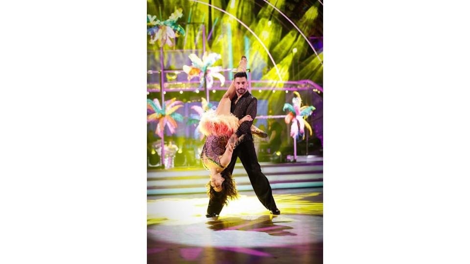 Amanda Abbington and Giovanni Pernice dancing a salsa