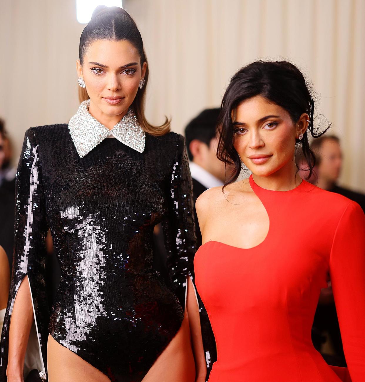 Kendall and Kylie Jenner Hilariously Compare Their Lives 214