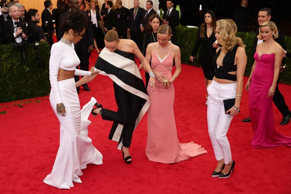 <p>Fashion designer Stella McCartney came close to ripping RiRi's skirt right off her body with her heel. Which the singer probably would've rocked anyway. </p>