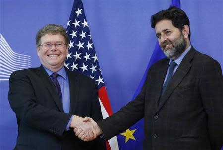 European Union chief negotiator Ignacio Garcia Bercero poses with U.S. chief negotiator Dan Mullaney (L) at the start of the 2nd round of EU-US trade negotiations for Transatlantic Trade and Investment Partnership in Brussels November 11, 2013. REUTERS/Francois Lenoir