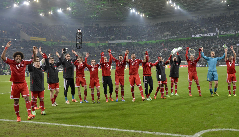 El Bayern celebra su victoria frente al Borussia Moenchengladbach el 24 de enero de 2014. La escuadra alemana fue seleccionada como la mejor en la encuesta semanal de AP. (Foto de AP/Martin Meissner)