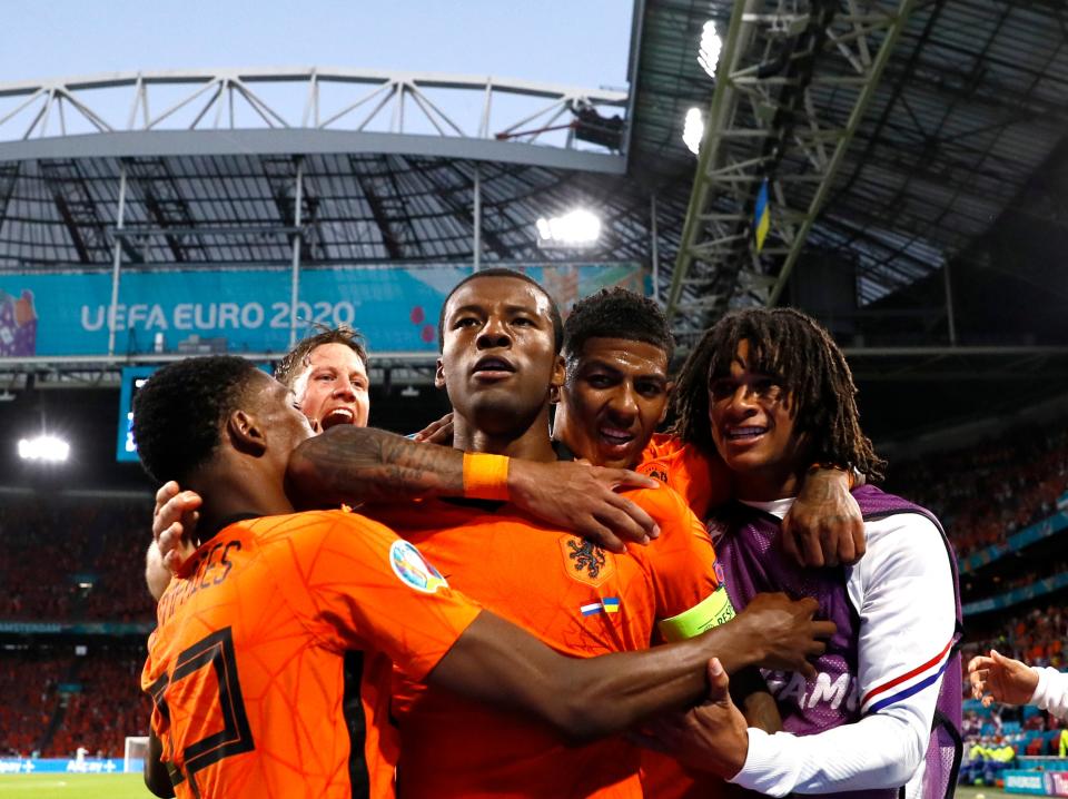 Netherlands players celebrate with captain and goalscorer Georginio Wijnaldum (centre) (Getty Images)