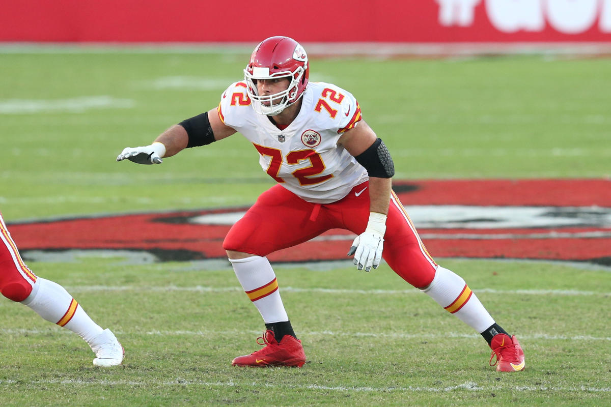 PFF names Chiefs Mitchell Schwartz, Eric Fisher among best NFL