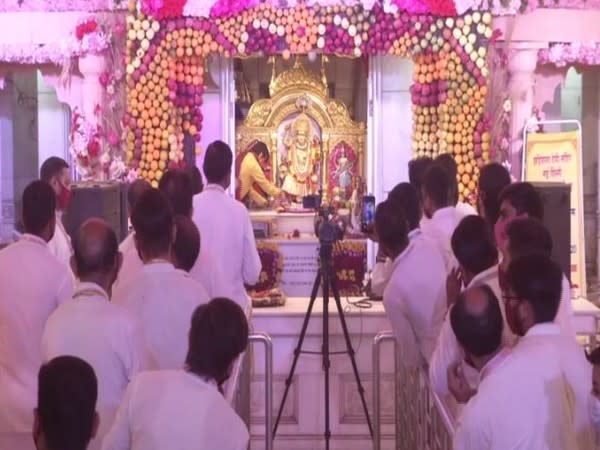 Morning 'arti' being performed at Delhi's Jhandewalan Temple on Sunday. (Photo/ANI)