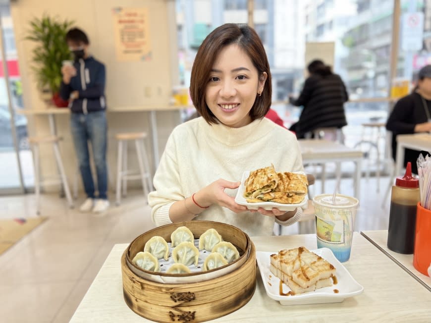 黃瀞瑩推薦的「天母豆漿」，最推薦綜合蛋餅，此外她也很愛蘿蔔糕以及蒸餃。（圖／TVBS）