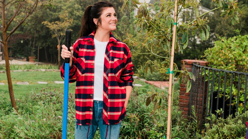 Tiffani Thiessen tells us all about her Lowe's garden picks and Mother's Day faves.