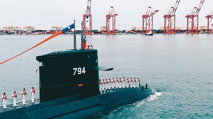 台海部署潛艦，對中共突破海峽攻台，甚至到太平洋作戰略包圍將是一大威脅，黃曙光認為，美軍出不出兵助台，台灣應有「矛與盾」2套防衛思維。（軍聞社）