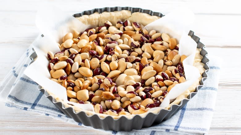 Pie crust with bean weights