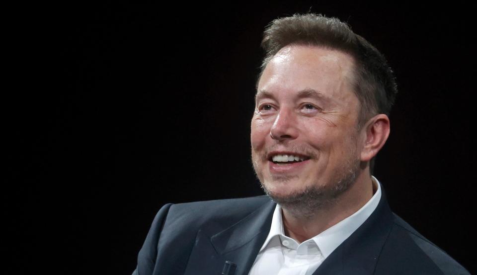Elon Musk sprach sich auf X, ehemals Twitter, für eine leistungsbezogene Vegütung von Managern aus. - Copyright: Chesnot / Kontributor / Getty Images