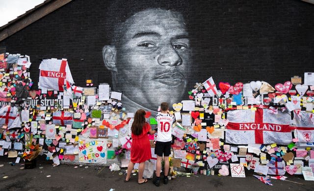 Messages of support on the mural