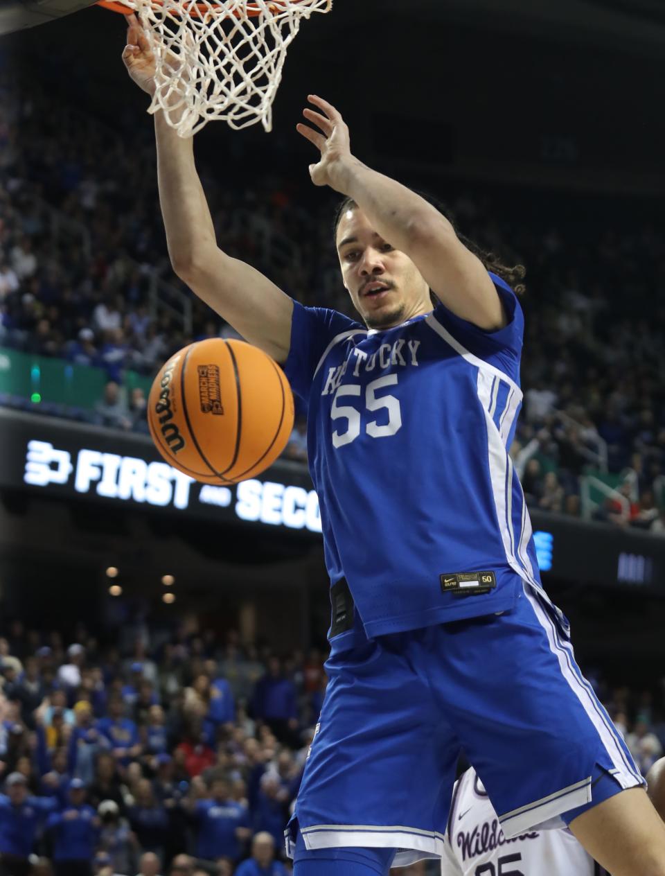 UK's Lance Ware throws down a dunk against Kansas State in March 2023. Ware will play this season at Villanova.