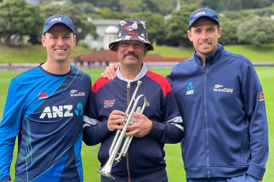 Barmy Army trumpeter Simon Finch (centre) with Tim Southee (right) and Matt Henry. (New Zealand Cricket/Handout) (New Zealand Cricket)