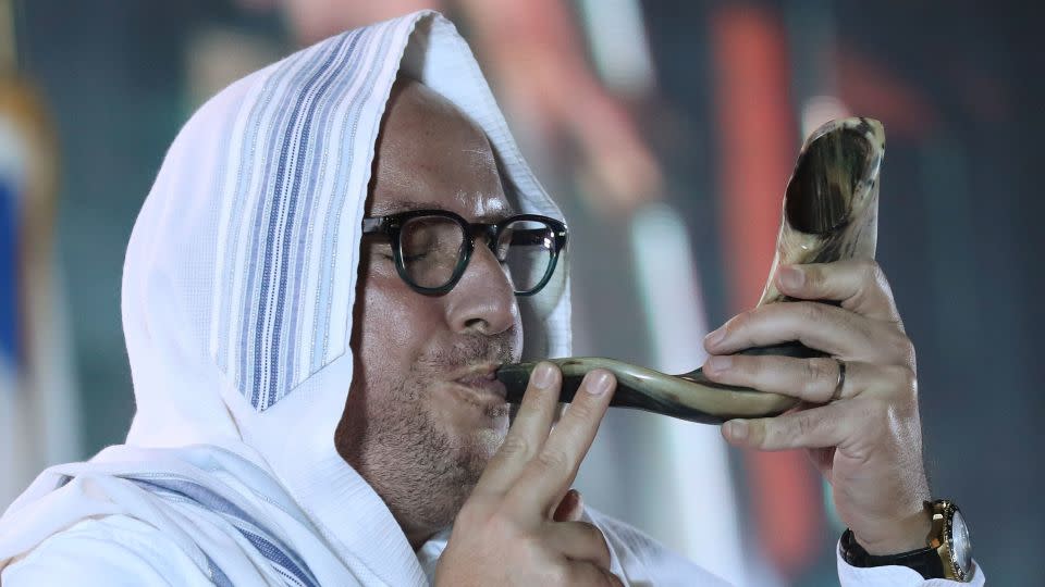 Rabbi Guido Cohen blows into a shofar as he leads a drive-in Yom Kippur service in North Miami, Florida, on September 28, 2020. - Joe Raedle/Getty Images