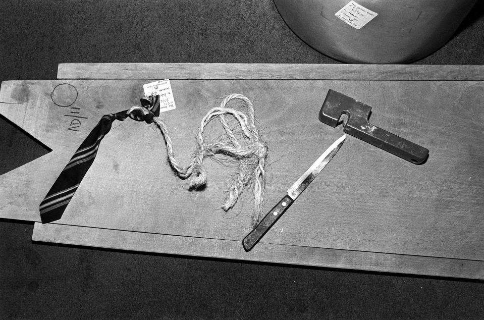 AN ARRAY OF THE MUDERER DENNIS ANDREW NILSEN EXHIBITS ON DISPLAY AT THE OLD BAILEY COURT, LONDON. A TIE, ROPE, KNIVES AND A KNIFE SHARPENER AND A WOODEN BOARD ON WHICH HE DISSECTED REMAINS. NILSEN WAS SENTENCED TO A MINIMUM OF 25 YEARS IMPRISONMENT, CONVICTED OF SIX MURDERS AND TWO ATTEMPTED MURDERS.