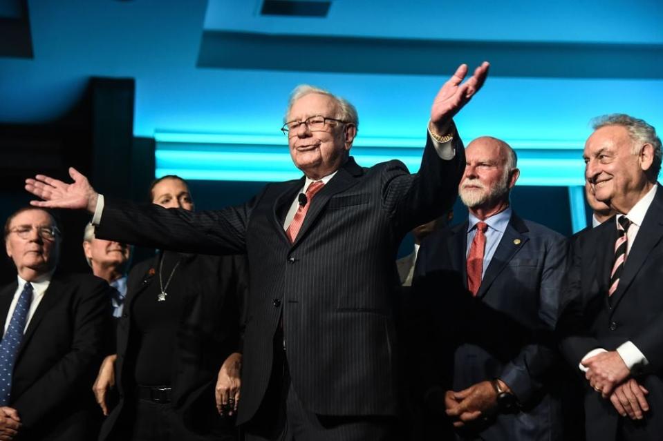 Warren Buffett kritisiert und lobt Musk zugleich. - Copyright: Daniel Zuchnik/WireImage