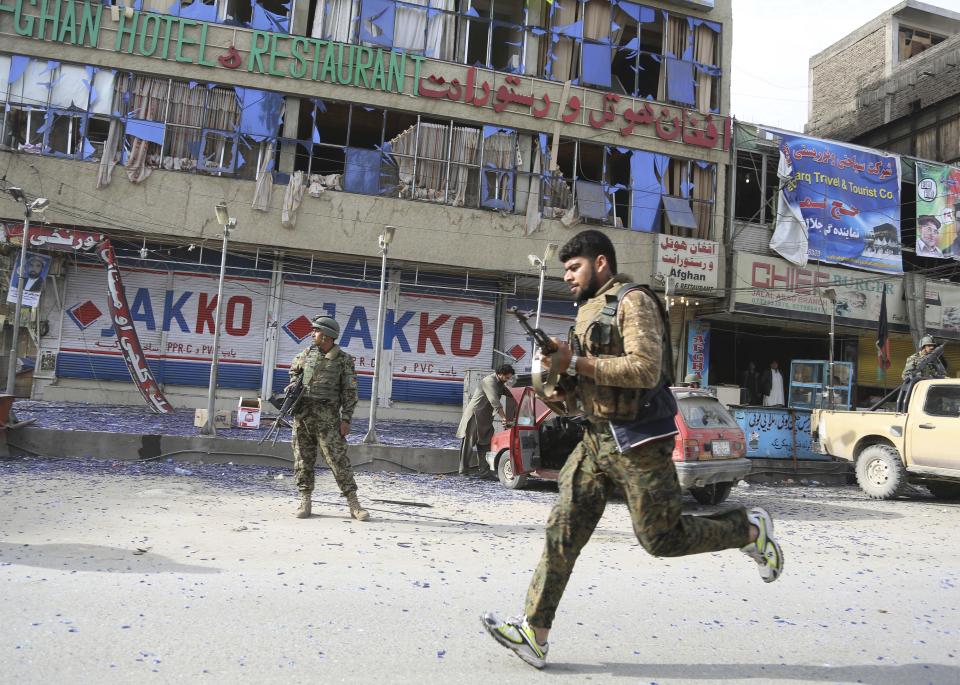 Afghan police officers arrive to the scene after a multi-pronged attack on a police station in Jalalabad, the capital of eastern Nangarhar province, Afghanistan, Thursday, March 20, 2014. Taliban insurgents staged the attack, using a suicide bomber and gunmen to lay siege to the station, government officials said. Two remotely detonated bombs also exploded nearby. (AP Photo/Rahmat Gul)