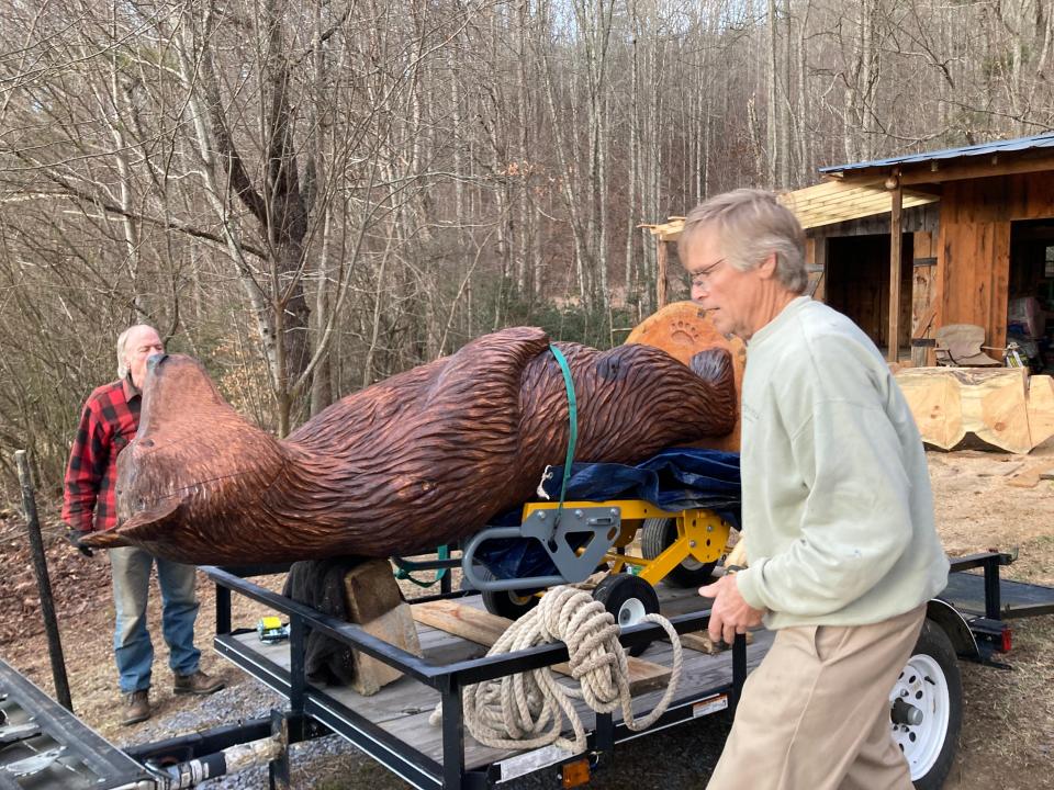 John “Bodacious” Beaudet and his brother Al Beaudet load the pine-log bear for a two-hour ride to Gatlinburg, Tennessee, to benefit the Smoky Mountains BearWise Community Taskforce. Over the past few years, the taskforce has been working to foster partnerships to increase education about human behavior’s negative effects on black bear behavior and to promote Be
arWise Safety for visitors and residents of gateway communities.