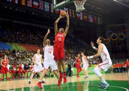 2016 Rio Olympics - Basketball - Preliminary - Women's Preliminary Round Group B China v USA - Youth Arena - Rio de Janeiro, Brazil - 14/08/2016. Huang Hongpin (CHN) of China, Brittney Griner (USA) of USA and Sun Mengran (CHN) of China compete. REUTERS/Shannon Stapleton