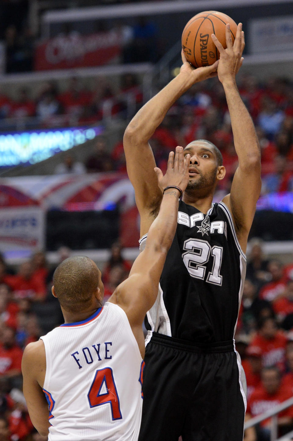 LOS ANGELES, CA - MAY 20: Tim Duncan #21 of the San Antonio Spurs shoots the ball over Randy Foye #4 of the Los Angeles Clippers in the first quarter in Game Four of the Western Conference Semifinals in the 2012 NBA Playoffs on May 20, 2011 at Staples Center in Los Angeles, California. NOTE TO USER: User expressly acknowledges and agrees that, by downloading and or using this photograph, User is consenting to the terms and conditions of the Getty Images License Agreement. (Photo by Harry How/Getty Images)