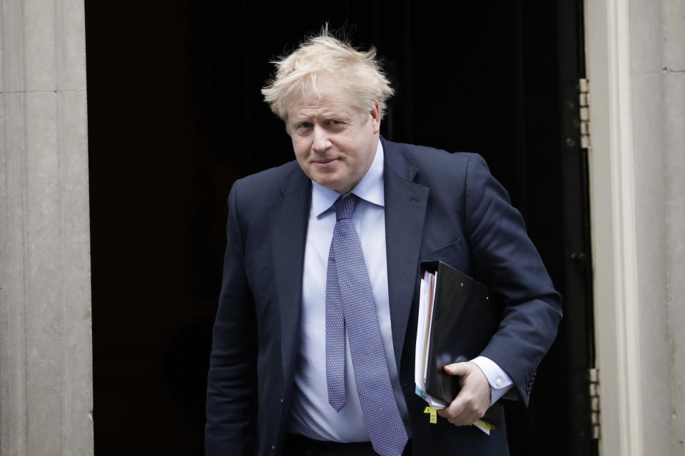 El primer ministro británico, Boris Johnson, llega al 10 de Downing Street en Londres, el miércoles 12 de febrero de 2020. (AP Foto/Matt Dunham)