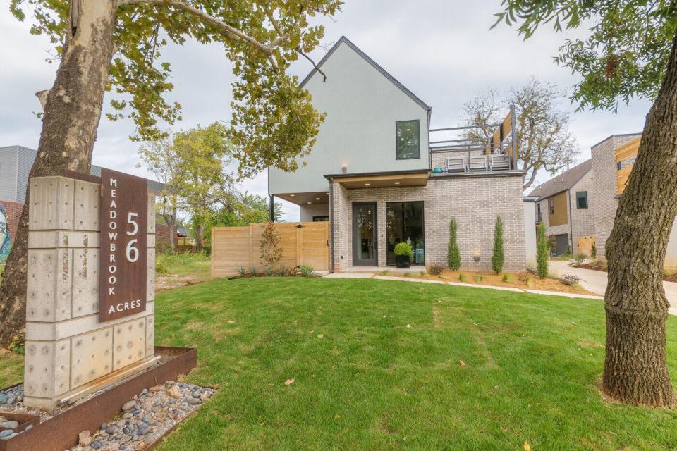 Jeff Click Homes had 1121 NW 56 in last month's Parade of Homes Fall Classic. The 2,196-square-foot home has three bedrooms, two baths, and a half-bath. In the parade, it won Best Interior Finishes, Best Decorated, second place in Best Curb Appeal, and second place in Best Outdoor Living in the $585,000-$675,000 price range.