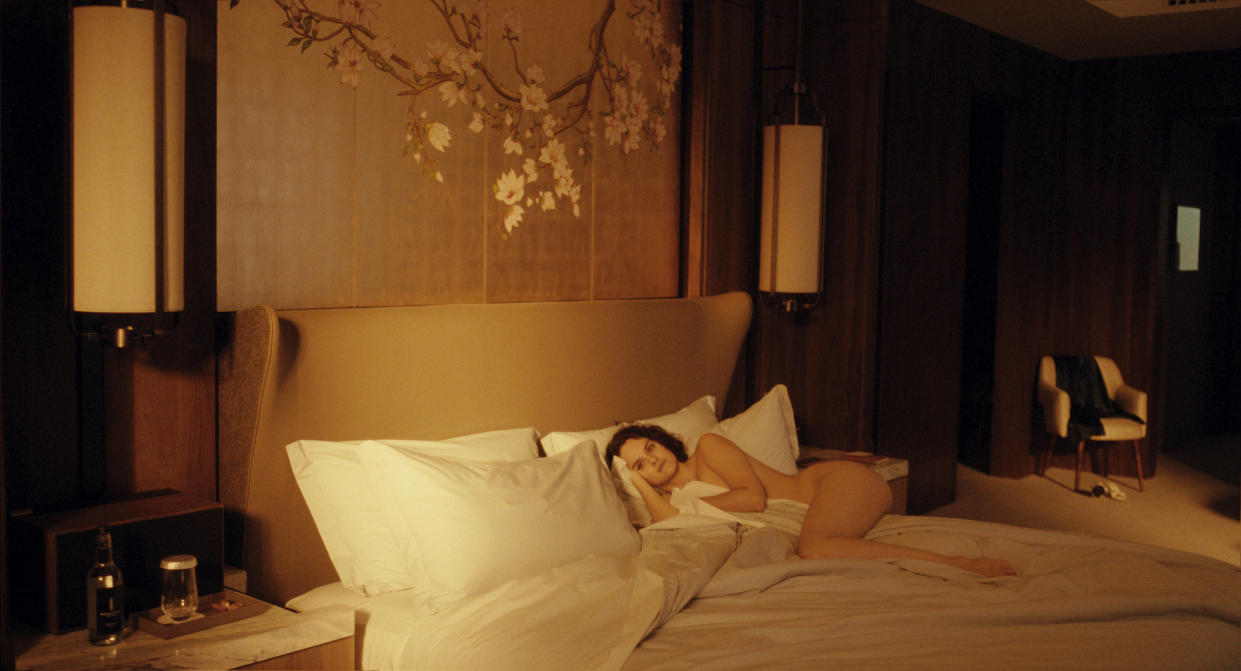 Une première image de Noémie Merlant dévoilée dans le film « Emmanuelle ».