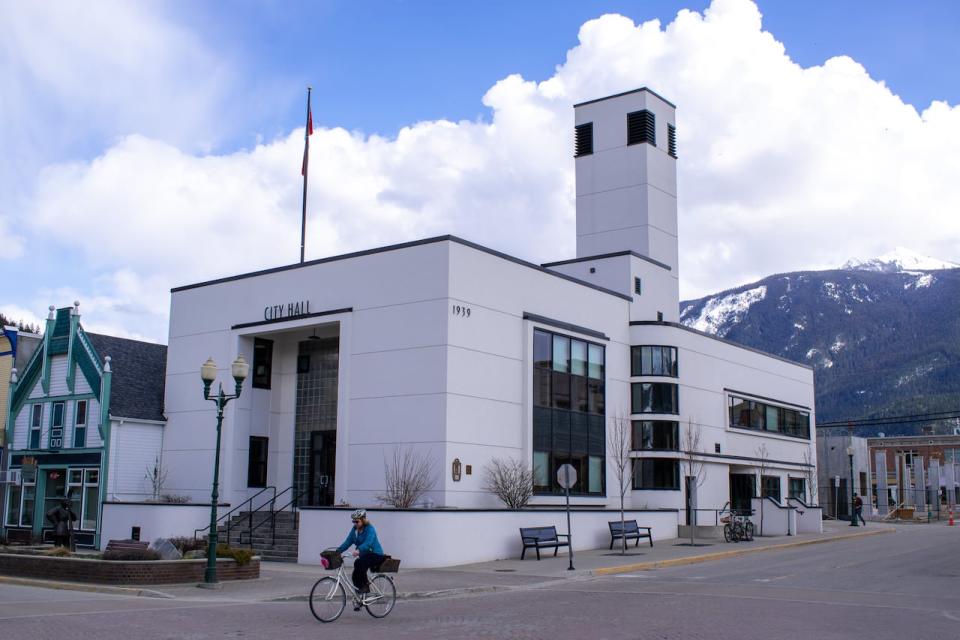 The Revelstoke City Hall as pictured in Revelstoke, British Columbia, on April 14, 2023.