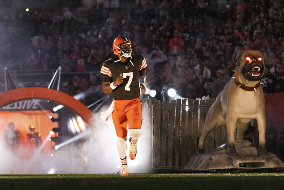 Cleveland Browns field vandalized; tire tracks at First Energy Stadium