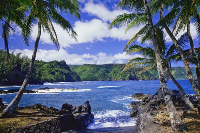 Breaking Surf Against The  Shore Of Maui Coastline, Hawaii Islands, USA