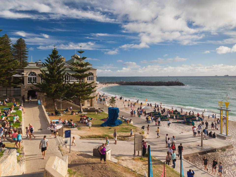 Cottesloe Beach, Exterior