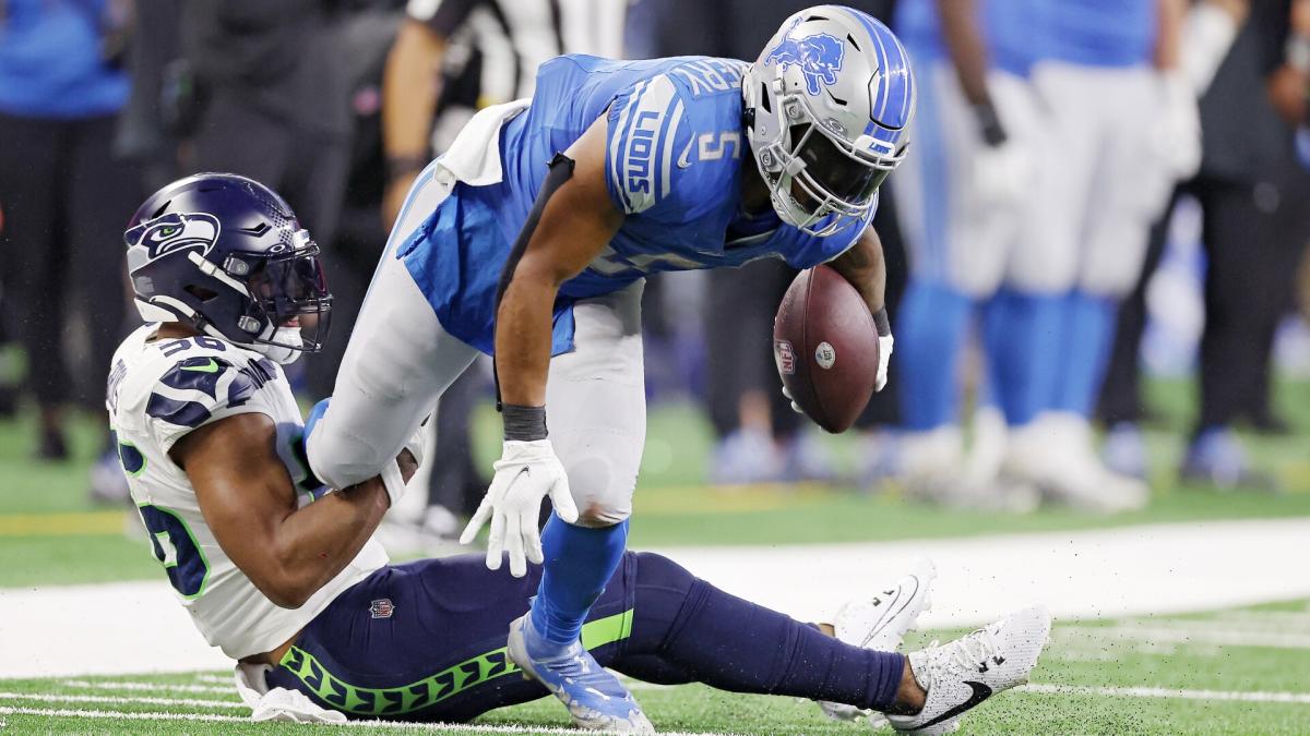 Seahawks QB Geno Smith Makes History With Sensational Performance in Win  vs. Lions - Sports Illustrated Seattle Seahawks News, Analysis and More