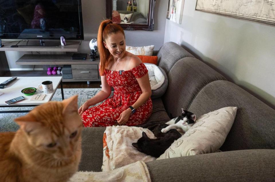 Mandy Morris sits with her cats Hobbes, Willy Wonky and Charlie at her Kansas City home. Zachary Linhares/zlinhares@kcstar.com