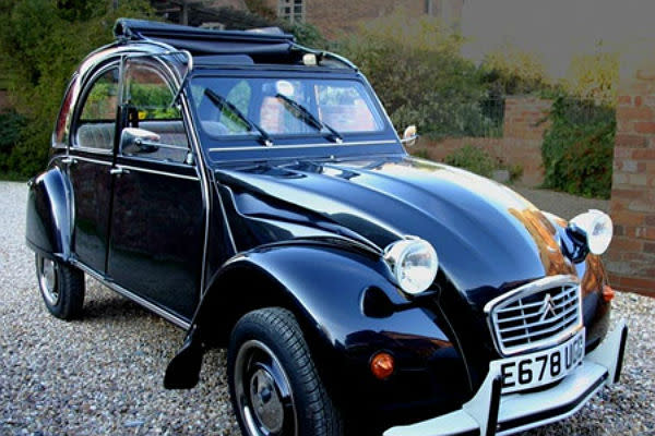 <b>8) Citroen 2 CV: </b><br>Any car lover would love to lay his hands on a 2CV with a hotter engine, a modified transmission and a reworked frame as was shown in ‘For Your Eyes Only’.