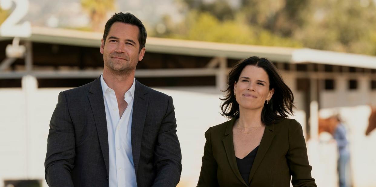 manuel garciarulfo, neve campbell, the lincoln lawyer season 2