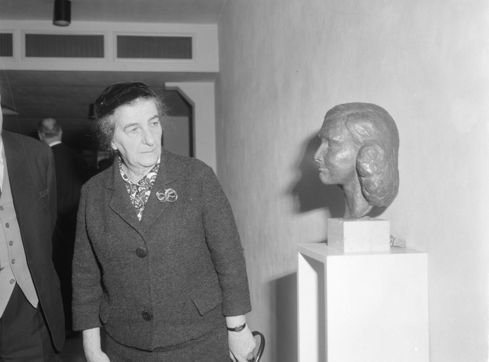 Amsterdam. Minister of Foreign Affairs of Israel Mrs. Golda Meir visited the Anne Frank House. Here she looks at a statue of Anne Frank, February 27, 1964, persecution of Jews, sculptures, visits, mayors, ministers, museums, The Netherlands, 20th century press agency photo, news to remember, documentary, historic photography 1945-1990, visual stories, human history of the Twentieth Century, capturing moments in time. (Photo by: Sepia Times/ Universal Images Group via Getty Images)