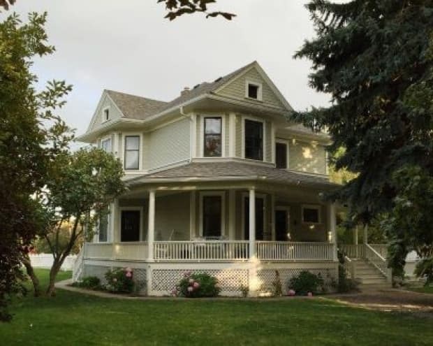 The J.N. Thompson House now owned by Shona Harrison was built in 1911 for a prominent Kelowna, B.C., orchardist named John Nelson Thompson. (Old Kelowna/Facebook - image credit)
