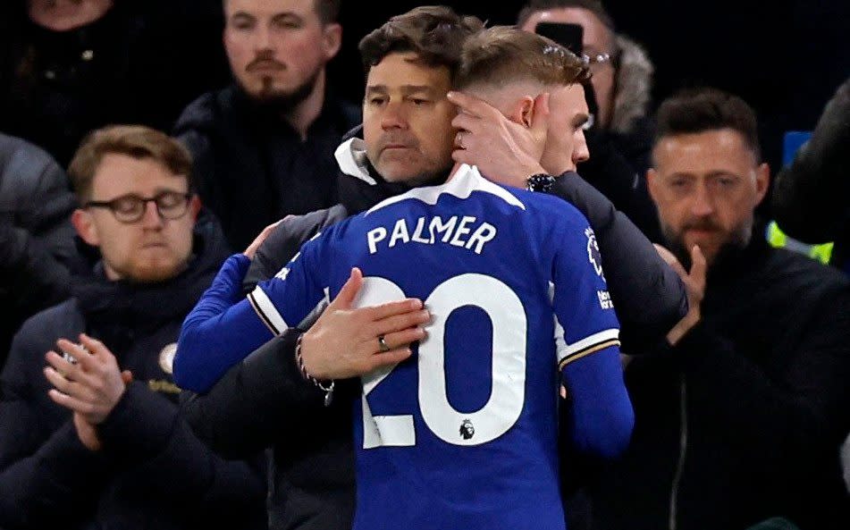 Mauricio Pochettino hugs Cole Palmer