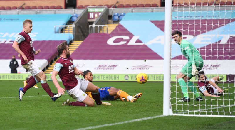 Premier League - Burnley v Everton