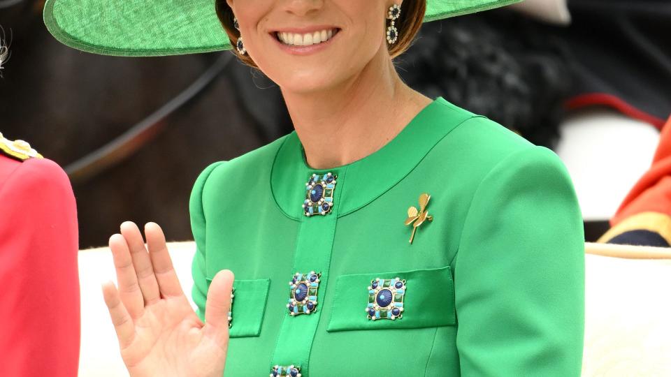 Kate Middleton waving from the horse-drawn carriage