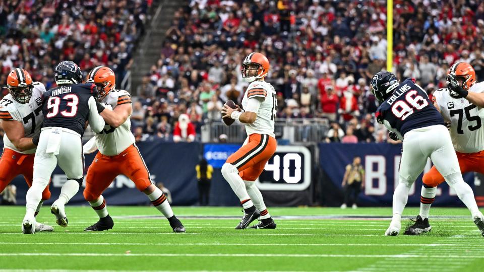 Cleveland Browns quarterback Joe Flacco (15) throws the ball against the Houston Texans on Sunday in Houston.