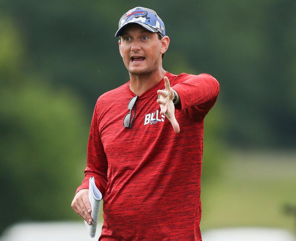 Buffalo Bills offensive coordinator Ken Dorsey speaks to the wide receivers during practice in Pittsford, N.Y., Aug. 4, 2022.